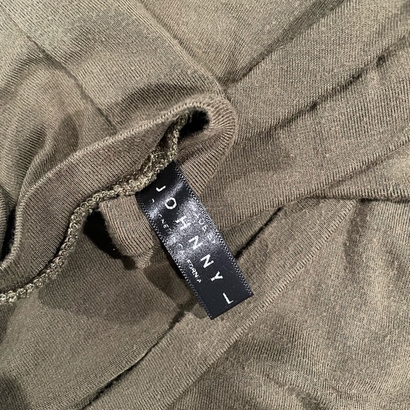 green blouse - Picture 3 of 4